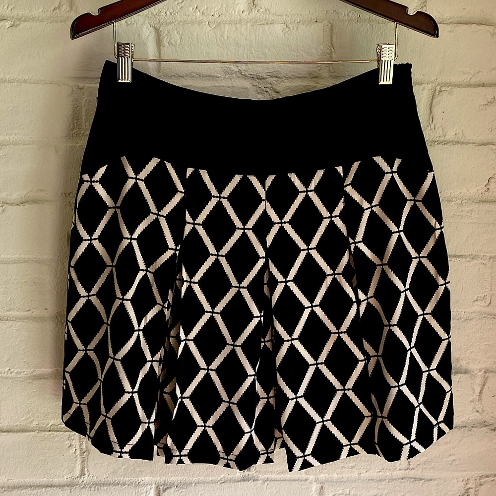 Nordstrom Collective Concepts black and tan beige fun pattern swing skirt